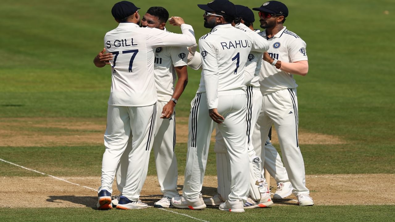 W,W,W,W, टीम इंडियाची कडक बॉलिंग, इंग्लंडला 4 झटके, पाहा व्हीडिओ W,W,W,W, टीम इंडियाची कडक बॉलिंग, इंग्लंडला 4 झटके, पाहा व्हीडिओ