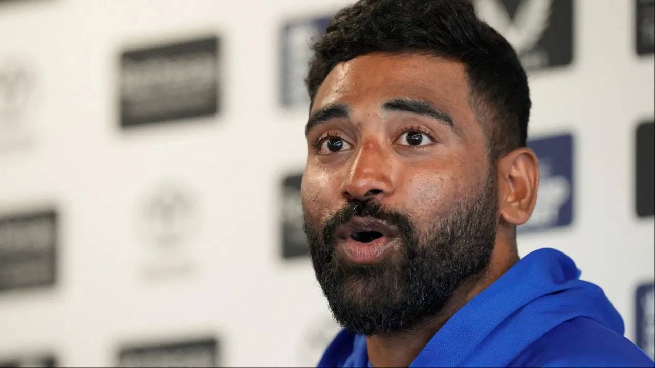 Mohammed Siraj : फक्त 6 शब्दांत सडेतोड उत्तर ! पाकिस्तानसोबत मॅच खेळण्याबद्दल मोहम्मद सिराज म्हणाला.. Mohammed Siraj : फक्त 6 शब्दांत सडेतोड उत्तर ! पाकिस्तानसोबत मॅच खेळण्याबद्दल मोहम्मद सिराज म्हणाला..