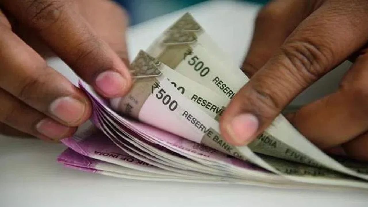 सरकारी कर्मचार्यांना पुन्हा पगार कसा मिळेल, फायदा होईल? 1 माहित आहे सरकारी कर्मचार्यांना पुन्हा पगार कसा मिळेल, फायदा होईल? माहित आहे