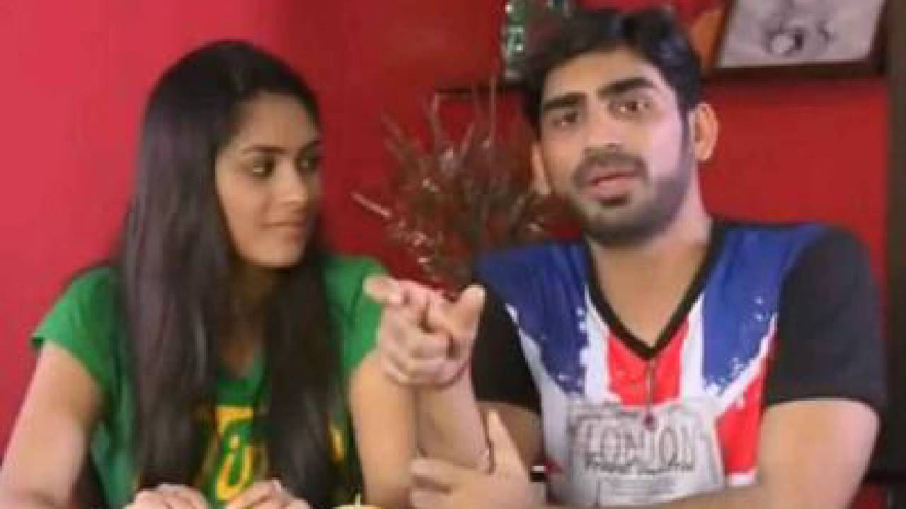 शरद चंद्र त्रिपाठी असं त्या लेखकाचं नाव असून या दोघांनी काही काळ एकमेकांना डेट केलं होतं. इतकंच नव्हे तर 'नच बलिए' या डान्स शोच्या सातव्या सिझनमध्ये दोघांनी भाग घेतला होता. या दोघांच्या लव्ह-स्टोरीने सर्वांचं लक्ष वेधलं होतं. 
