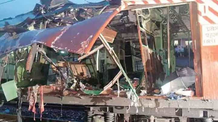 Mumbai Bomb Blast Big Update : अन् 189 निष्पापांचे जीव गेलेल्या मुंबई साखळी बॉम्बस्फोटाचे 12 आरोपी निर्दोष सुटले Mumbai Bomb Blast Big Update : अन् 189 निष्पापांचे जीव गेलेल्या मुंबई साखळी बॉम्बस्फोटाचे 12 आरोपी निर्दोष सुटले