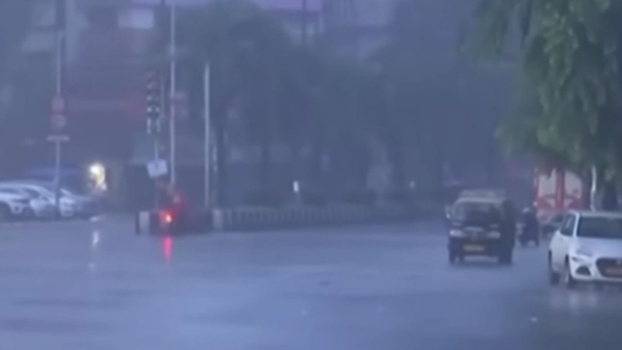 विश्रांतीनंतर पुन्हा हजेरी! मुंबईत पावसाला मुसळधार सुरुवात