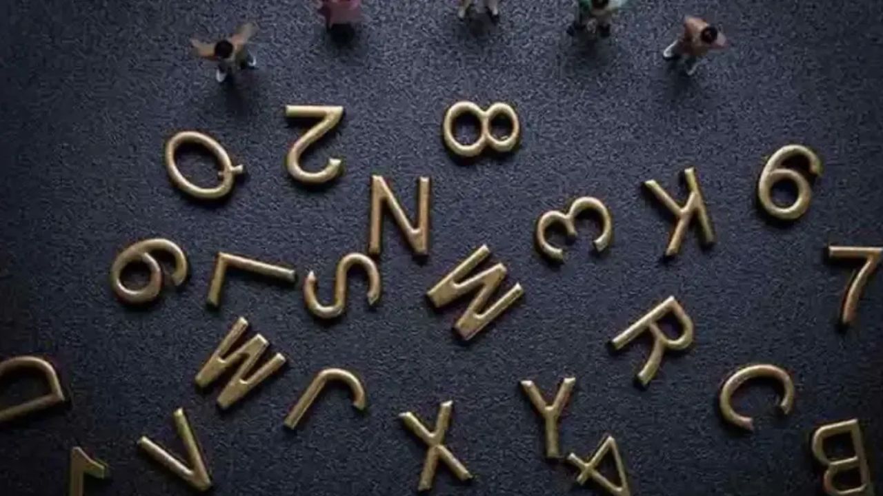 प्रत्येक व्यक्ती वेगळी असते. काही लोक अभ्यासात खूप चांगले असतात आणि अभ्यास करून काहीतरी मोठे करू इच्छितात, तर क्रीडा, अभिनय, मॉडेलिंग, पत्रकारिता आणि आरोग्य क्षेत्रात चांगली कामगिरी करणाऱ्या लोकांचीही कमतरता नाही. याशिवाय, प्रत्येक व्यक्तीमध्ये काही ना काही गुण असतात, ज्यामुळे त्याला समाजात आणि लोकांमध्ये एक नवीन ओळख मिळते. एखाद्या व्यक्तीमध्ये कोणत्या गुणांचा समावेश आहे हे त्याच्या नावावरूनही कळू शकते.