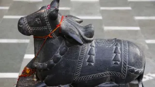 महिला नंदी मुद्रेत बसून पूजा का करतात? जाणून घ्या धार्मिक महत्त्व