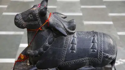 महिला नंदी मुद्रेत बसून पूजा का करतात? जाणून घ्या धार्मिक महत्त्व