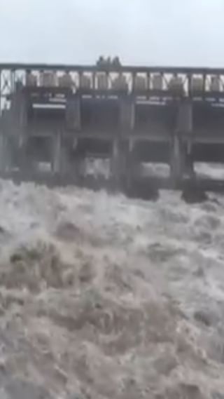 नांदूर मधमेश्वर धरणातून गोदावरी नदी पात्रात पाण्याचा विसर्ग