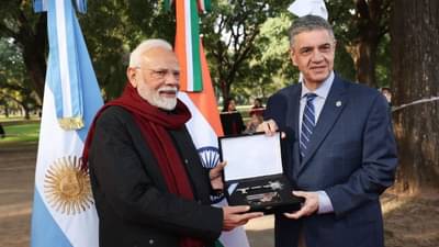 भारत-अर्जेंटिना मैत्रीचे नवीन उदाहरण, पंतप्रधान नरेंद्र मोदी यांना ब्युनोस आयर्सची चावी देऊन केले सन्मानित