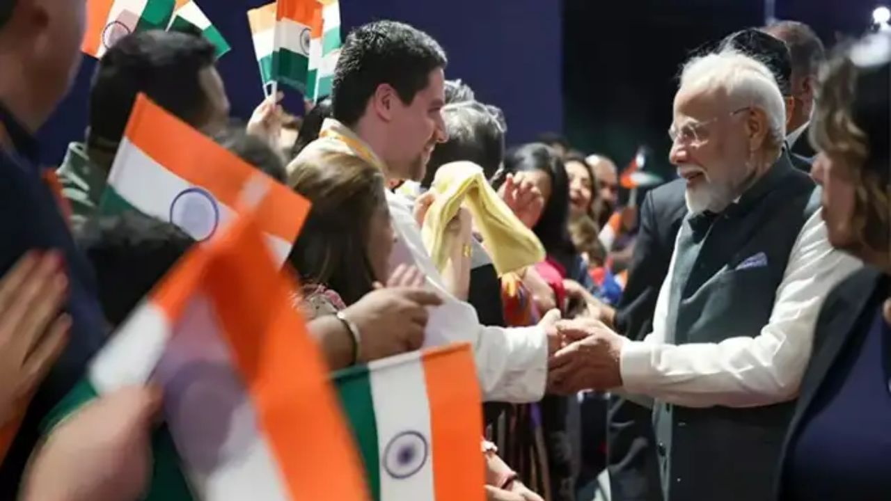 भारतीय वंशाच्या लोकांनी एएनआयशी बोलताना सांगितले की, पंतप्रधान नरेंद्र मोदी यांना भेटून त्यांना खूप आनंद झाला. भारतात पंतप्रधान नरेंद्र मोदी यांना भेटण्याची संधी मिळाली नाही. परंतु रिओ दि जानेरोमध्ये हे शक्य झाले.