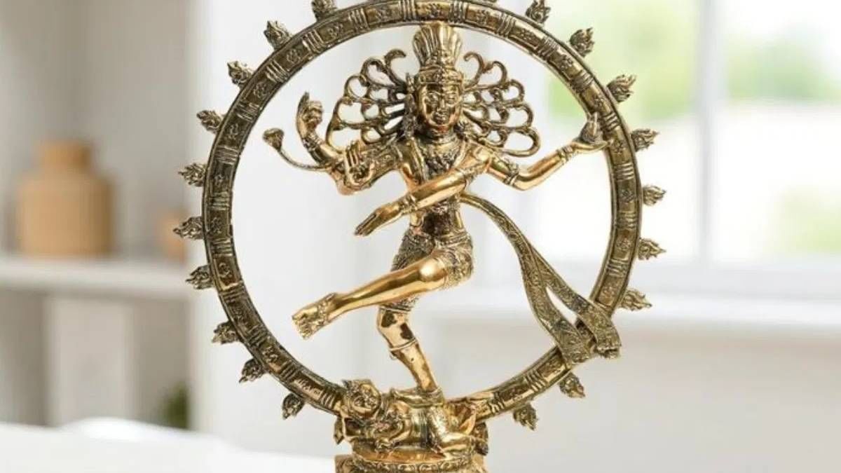 नटराजाच्या पायाखाली दबलेला राक्षस अपस्मार कोण आहे? जाणून घ्या या रहस्याची सविस्तर कहाणी नटराजाच्या पायाखाली दबलेला राक्षस अपस्मार कोण आहे? जाणून घ्या या रहस्याची सविस्तर कहाणी