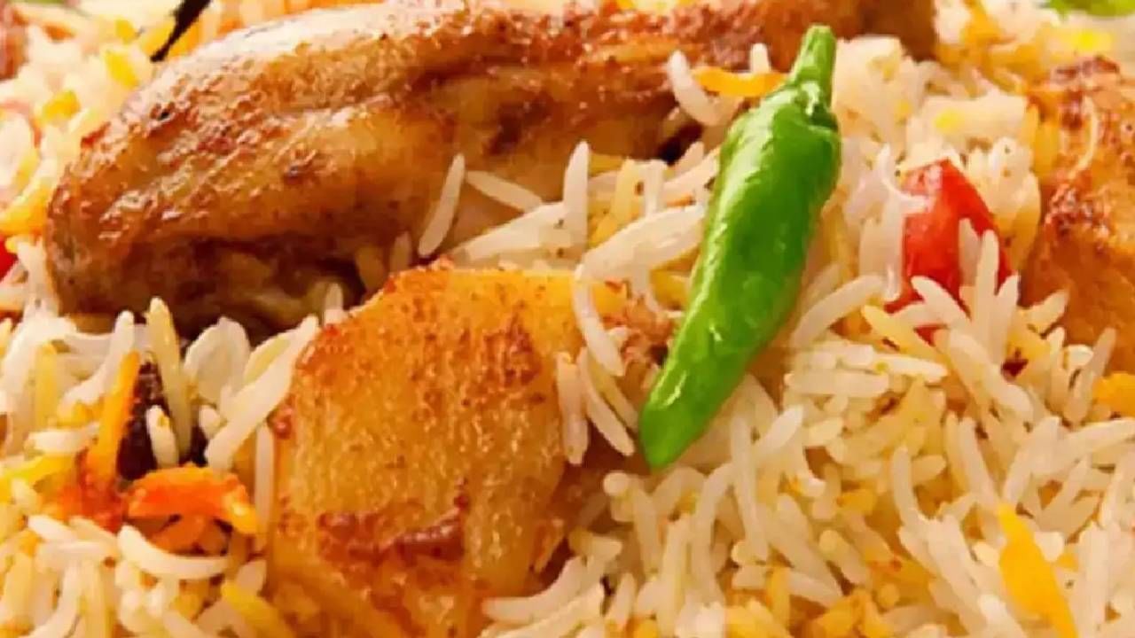 बिर्याणी ठरू शकते का ब्रेकअपचं कारण? व्हेज-नॉनव्हेज खाण्याच्या सवयी कशा बदलत आहेत भारताची 'डेटिंग स्टोरी' बिर्याणी ठरू शकते का ब्रेकअपचं कारण? व्हेज-नॉनव्हेज खाण्याच्या सवयी कशा बदलत आहेत भारताची 'डेटिंग स्टोरी'