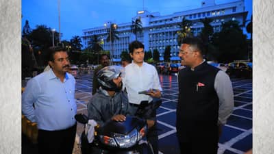 जेव्हा बेकायदा रॅपिडो बाईक चालकाला परिवहन मंत्र्यानेच पकडले, परवानगी नसताना सुरु आहे सेवा