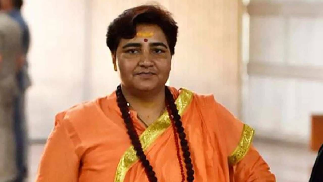 मालेगाव बॉम्ब ब्लास्ट ते खासदार... कोण आहेत साध्वी प्रज्ञासिंह ठाकूर? मालेगाव बॉम्ब ब्लास्ट ते खासदार... कोण आहेत साध्वी प्रज्ञासिंह ठाकूर?