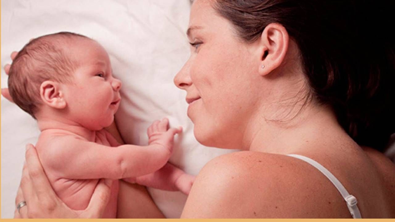 जन्मापूर्वी मूल हे आईच्या पोटात असते. त्यानंतर ते प्रसुतीनंतर बाहेर येते. उबदार आणि सुरक्षित जागेतून ते अचानक वातावरण आल्याने त्याला असुरक्षित वाटते. ते घाबरून जाते. जागा बदलल्याची ही अनामिक भीती असते. 