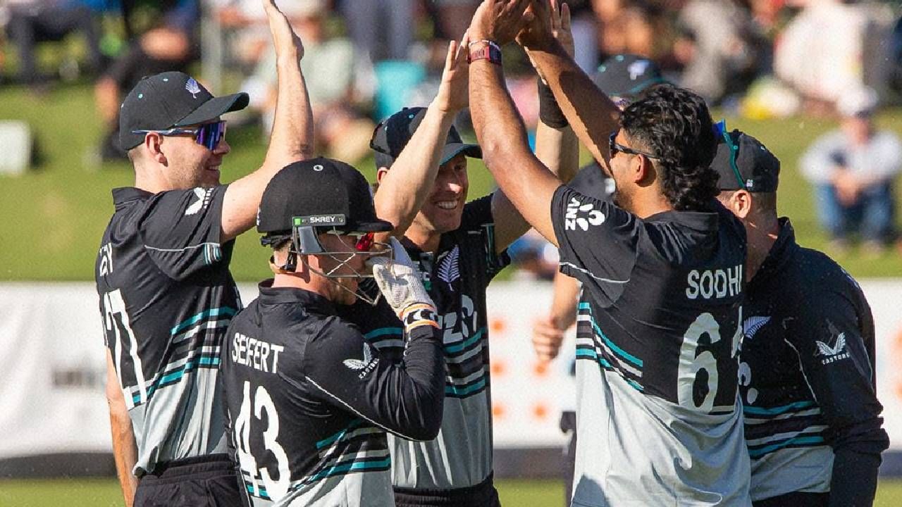 T20I Tri-Series : न्यूझीलंडने दक्षिण अफ्रिकेनंतर झिम्बाब्वेला 8 विकेटने नमवलं, झालं असं की... T20I Tri-Series : न्यूझीलंडने दक्षिण अफ्रिकेनंतर झिम्बाब्वेला 8 विकेटने नमवलं, झालं असं की...