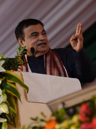 राजकारणात फुकट्यांचा बाजार : केंद्रीय मंत्री नितीन गडकरी