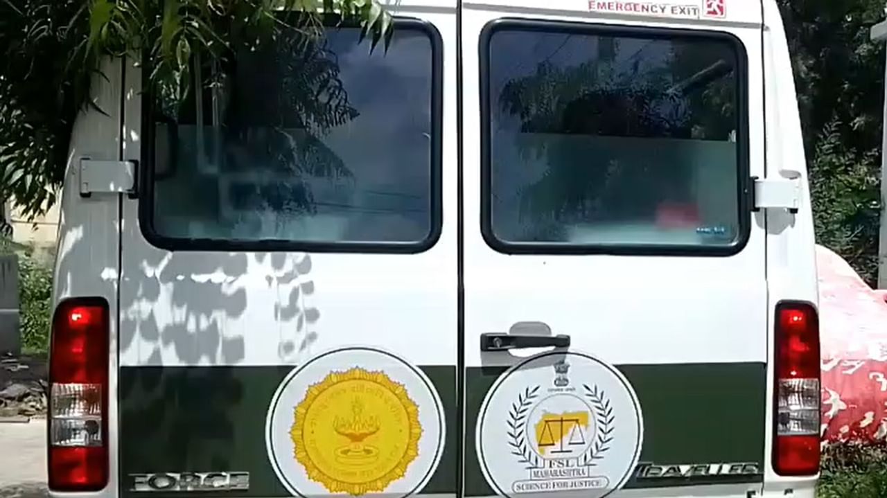 जळगाव जिल्ह्यातील पाचोरा तालुक्यात पतीने आपल्या पत्नीचा खून केला आहे. चारित्र्याच्या संशयावरून हे दृष्कृत्य केल्याचे बोलले जात आहे. या घटनेनंतर पाचोरा तालुक्यात हळहळ व्यक्त करण्यात येत आहे. 
