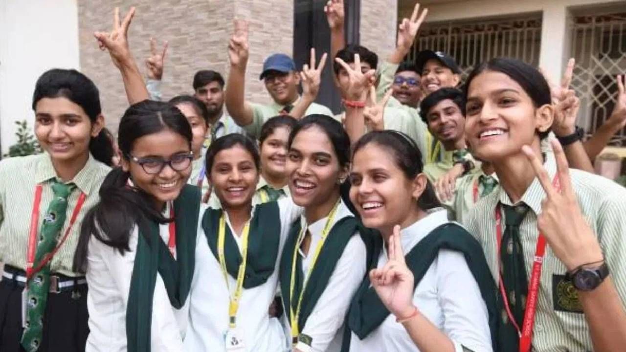 मुलांना समजूतदार बनवायचंय? PTM मध्ये 'हे' प्रश्न विचारून घ्या संपूर्ण माहिती मुलांना समजूतदार बनवायचंय? PTM मध्ये 'हे' प्रश्न विचारून घ्या संपूर्ण माहिती