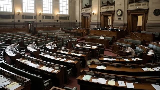 संसदेत बाळाला घेऊन आली खासदार, कडेवर तान्हुल्याला ठेवून ठोकले भाषण, सभागृह पहात राहिले video संसदेत बाळाला घेऊन आली खासदार, कडेवर तान्हुल्याला ठेवून ठोकले भाषण, सभागृह पहात राहिले video