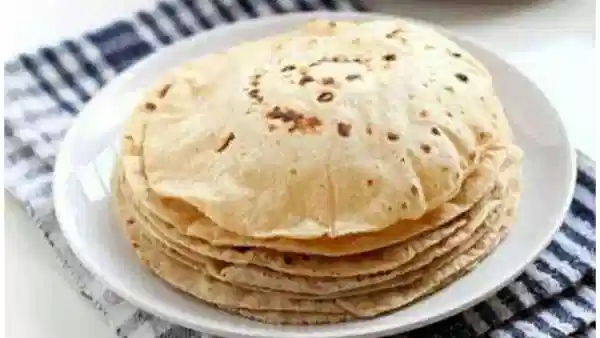 पावसाळ्यात कोणत्या पिठाची पोळी खाणे आरोग्यास ठरेल फायदेशीर, जाणून घ्या आहारतज्ञांकडून