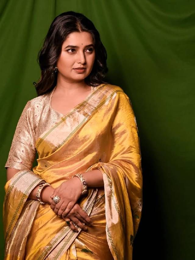 अरे बाप मरतो काय मी.. प्राजक्ता माळीच्या फोटोंवर कमेंट्सचा पाऊस अरे बाप मरतो काय मी.. प्राजक्ता माळीच्या फोटोंवर कमेंट्सचा पाऊस