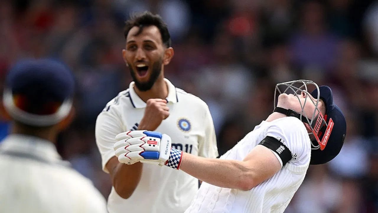 प्रसिध कृष्णा याने या मालिकेतील 4 पैकी 2 सामने खेळले आहेत. मात्र प्रसिधला या दोन्ही सामन्यात अपेक्षित कामगिरी करता आली. त्यामुळे प्रसिधला वगळण्यात आलं. त्यामुळे आता बुमराहच्या जागी या तिघांपैकी कुणाला संधी मिळते? हे टॉसनंतरच स्पष्ट होईल. (Getty Images)