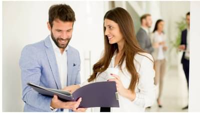 पुरूषात असतील हे गुण तर महिला होतात लट्टू; ओवाळून टाकतात जीव, तुमच्यात आहेत का या सवयी?