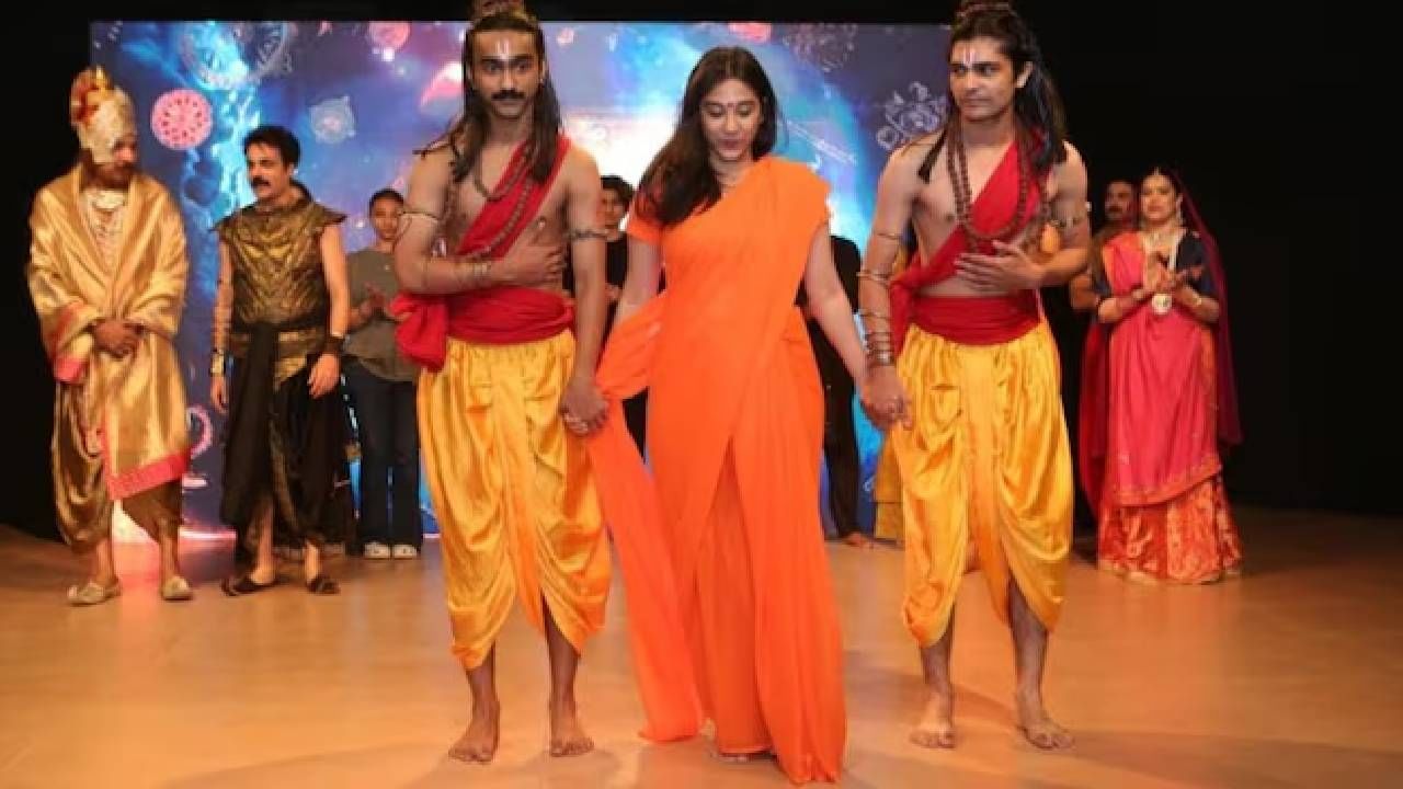 पाकिस्तानात रामायण पाहून प्रेक्षक भावूक, अश्रू आनावर, टाळ्यांचा कडकडाट पाकिस्तानात रामायण पाहून प्रेक्षक भावूक, अश्रू आनावर, टाळ्यांचा कडकडाट