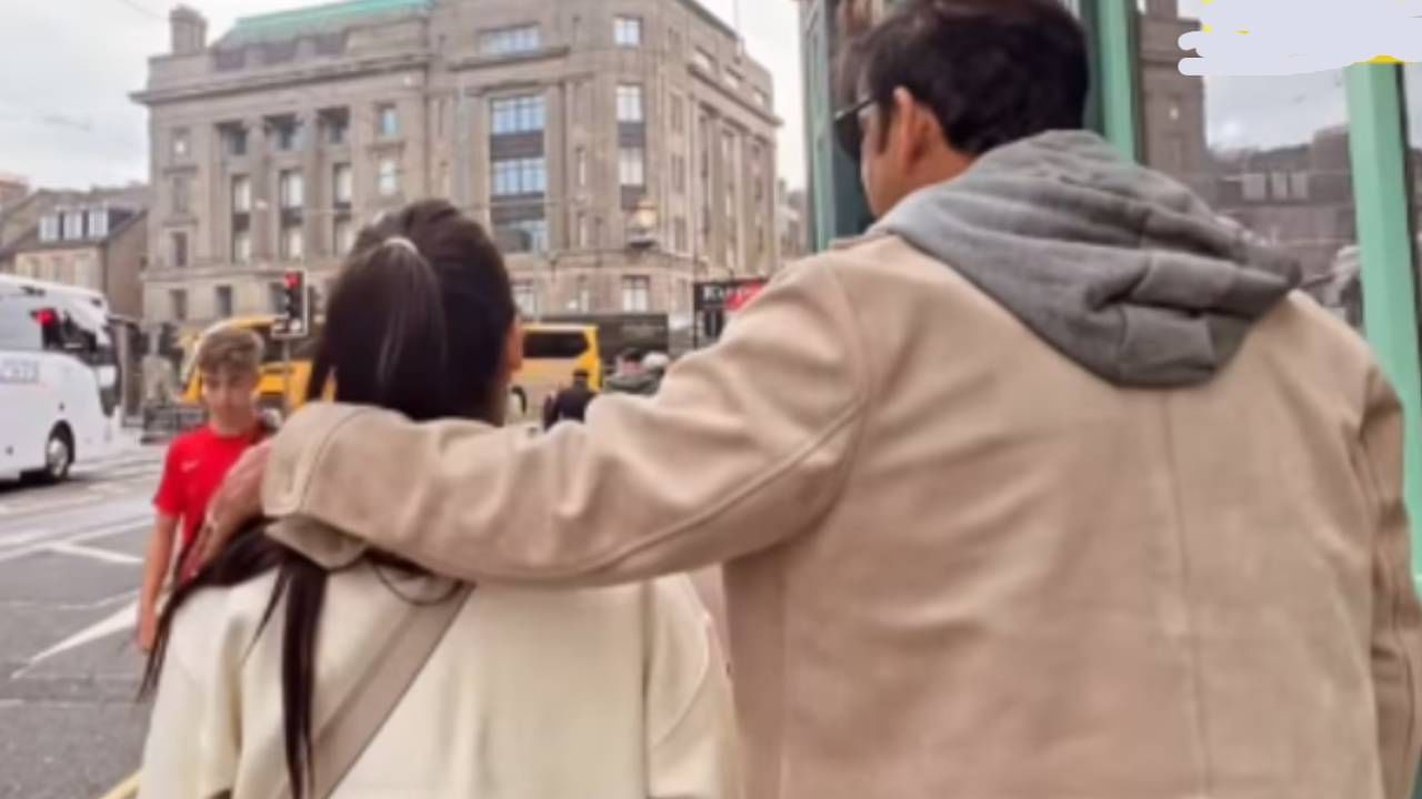 हा प्रसिद्ध अभिनेता दररोज रात्री झोपण्याआधी पडतो पत्नीच्या पाया, कारण..