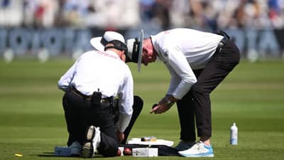 IND vs ENG : ... तर ते चेंडू बॉक्समध्ये का ठेवले? रवि शास्त्री समालोचन करताना भडकला