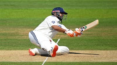 Rishabh Pant : ऋषभ पंतचा मोठा कारनामा, लॉर्ड्समध्ये रेकॉर्डब्रेक खेळी, धोनीला पछाडलं