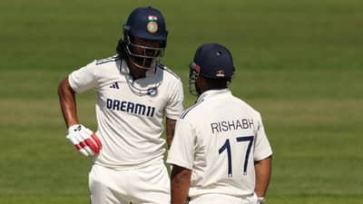 रनआऊट होण्याच्या 2 बॉलआधी असं काय घडलं ज्यामुळे पंतने चोरटी धाव घेण्याची जोखीम घेतली?