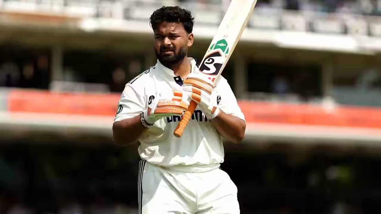 वर्ल्ड टेस्ट चॅम्पियनशिपच्या इतिहासात त्याच्या नावावर एक मोठा विक्रम नोंदवला गेला आहे. त्याने चारही पर्वात 15हून अधिक षटकार मारण्याची किमया साधली आहे. या पर्वात तर त्याने फक्त तीन सामन्यात हा विक्रम गाठला आहे. (Photo- BCCI)