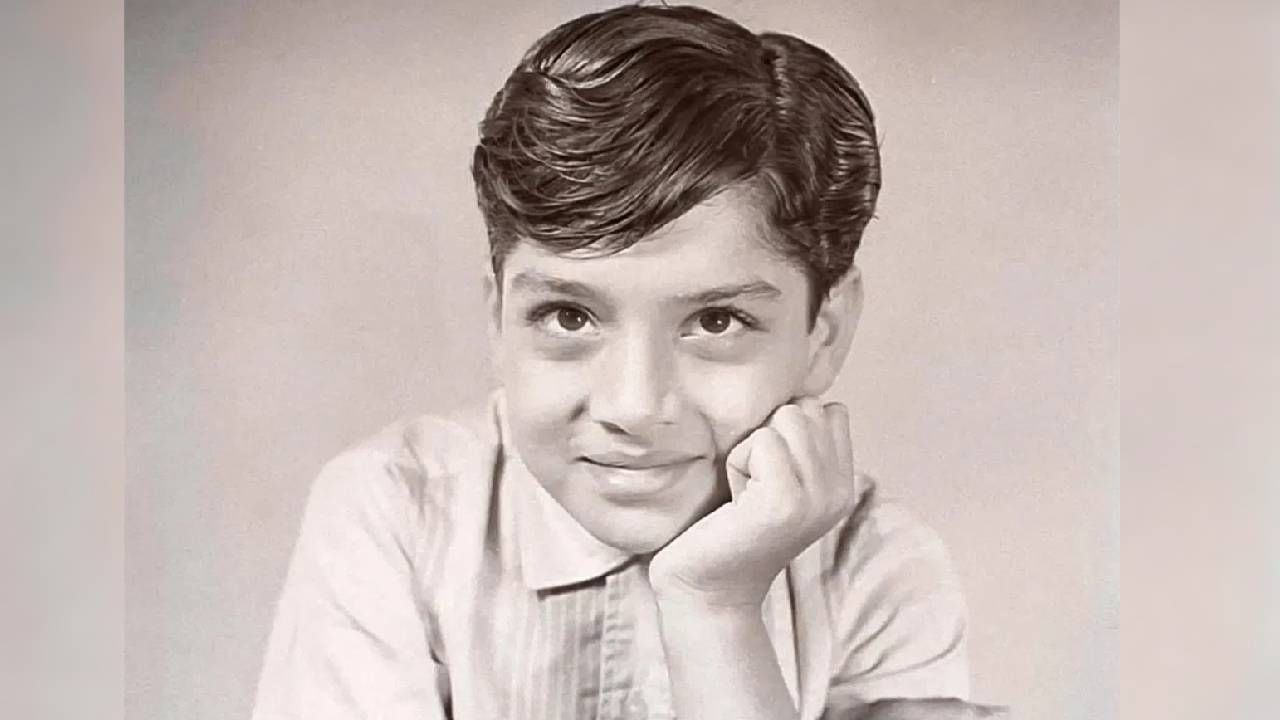 घरी येऊन संजीव कुमार म्हणाले, “मी आजपर्यंत कोणाचाही ऑटोग्राफ घेतलेला नाही. पण तुझा चित्रपट पाहून मी इतका प्रभावित झालो की, तू मला तुझा ऑटोग्राफ द्यावा.” असे म्हणत त्यांनी सचिन यांच्यापुढे ऑटोग्राफ बुक ठेवले. वयाच्या सातव्या वर्षी सचिन यांच्या अभिनयाने थोर अभिनेते संजीव कुमार यांना इतके प्रभावित केले की, त्यांनी स्वतःहून सचिन यांचा ऑटोग्राफ घेतला, असा दावा सचिन यांनी केला.