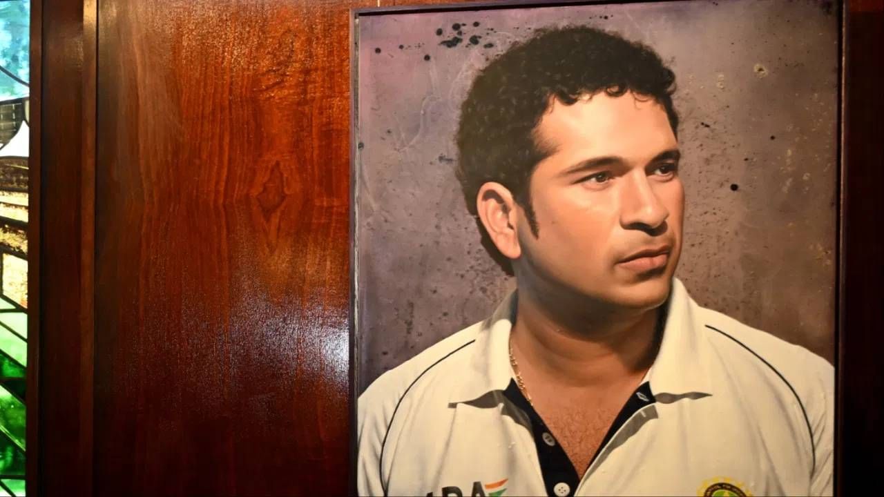 लॉर्ड्स मैदानात सचिन तेंडुलकर याच्या आधी लॉर्ड्स मैदानाच्या भिंतीवर शेन वॉर्नचं चित्र लावण्यात आले आहे.  (Photo: Getty Images)