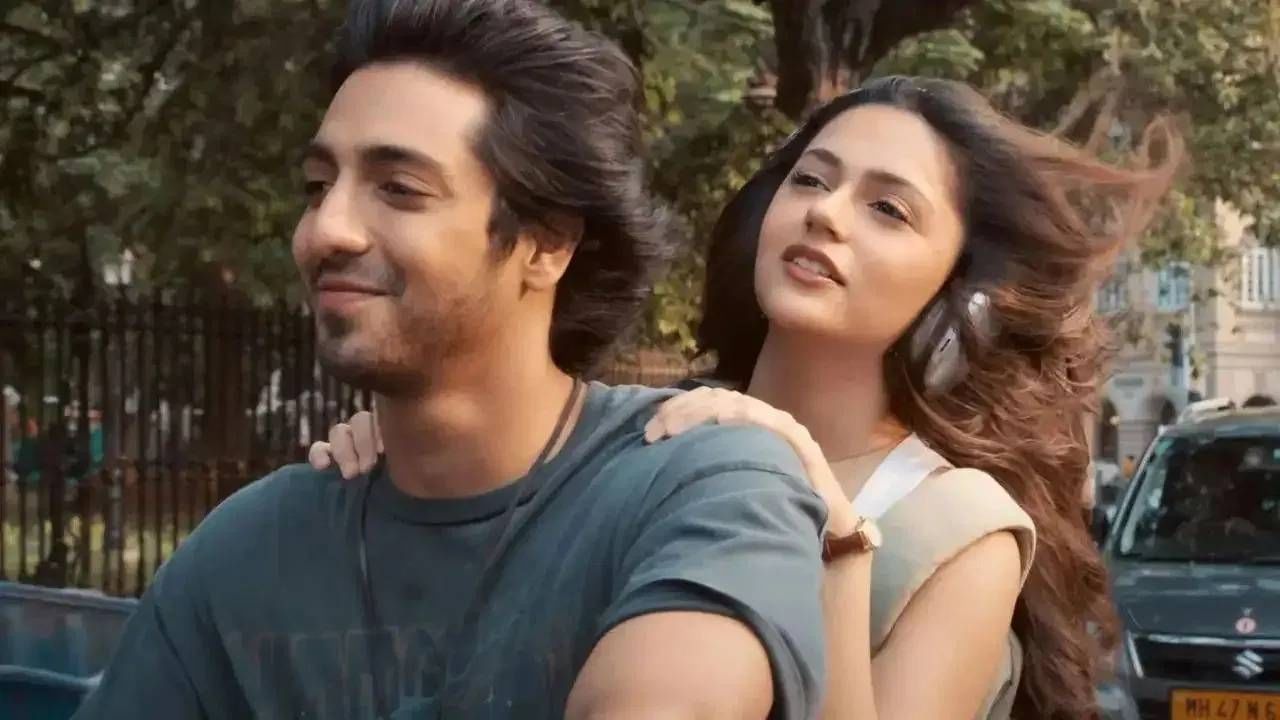 अहान पांडे आणि अनित पड्डा स्टारर 'सैय्यारा' या चित्रपटाची क्रेझ शिगेला पोहोचली आहे. या चित्रपटाची कमाईही दणक्यात होत आहे.