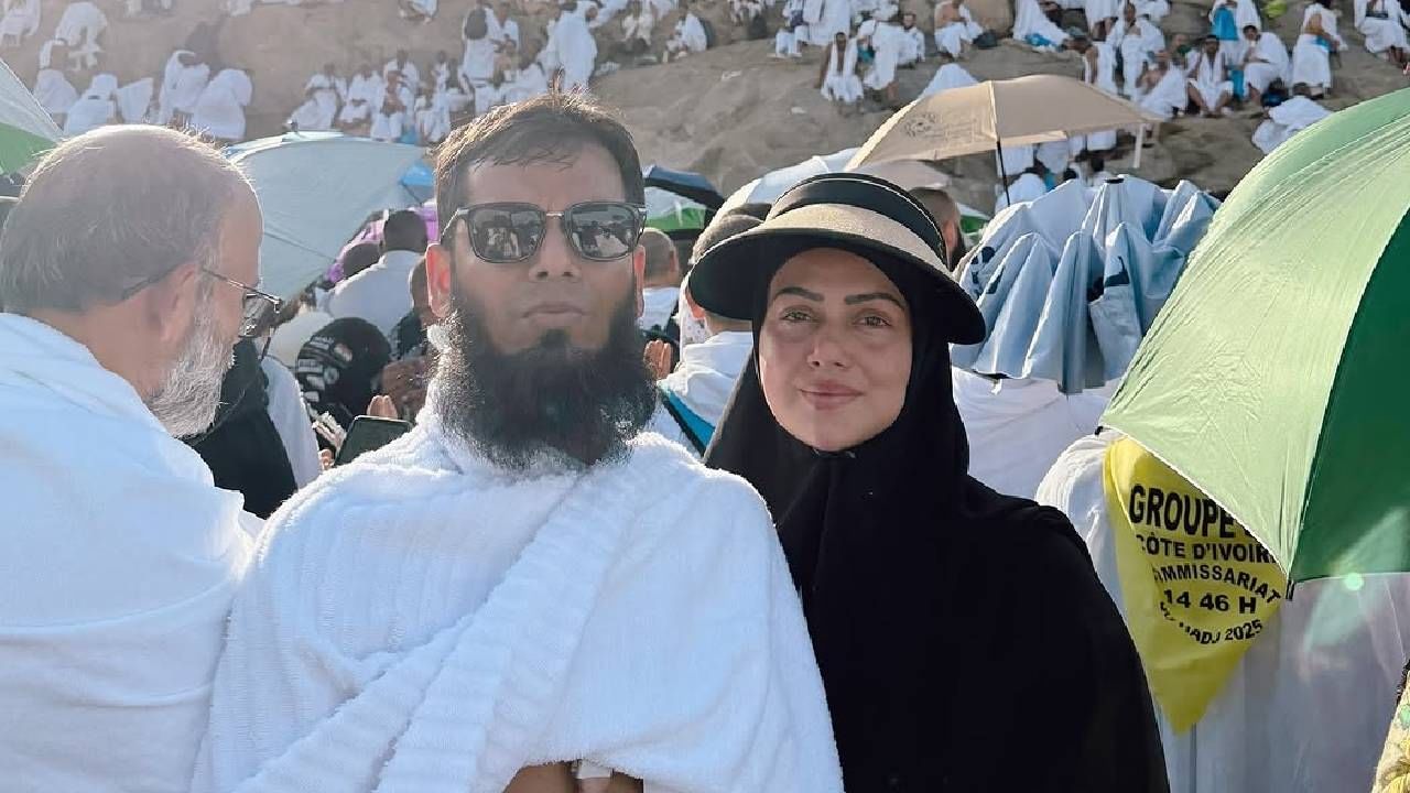 अभिनेत्री सना खानने धर्माचं कारण देत ग्लॅमर विश्वाला कायमचा रामराम केला. त्यानंतर ती हिजाब घालू लागली. सनाने मुफ्ती मोहम्मद सय्यदशी लग्न केलं असून तिने अभिनय क्षेत्र पूर्णपणे सोडलं आहे. आता ती पतीसोबत मिळून इतरांना इस्लामचे धडे देताना दिसते. 
