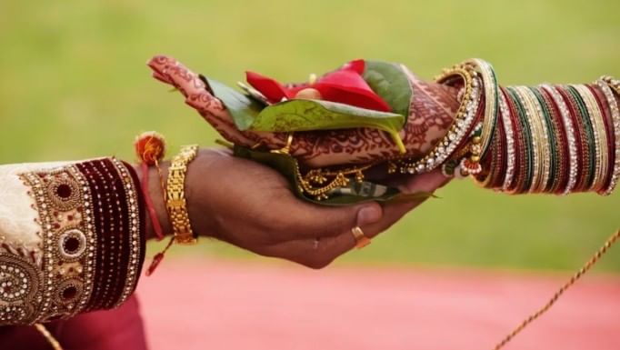 Disclaimer: वरच्या लेखातील माहिती ही प्राथमिक स्वरुपाची आहे. आम्ही या माहितीची पुष्टी करत नाही किंवा समर्थनही देत नाही. या लेखाच्या माध्यमातून अंधश्रद्धा पसरवण्याचा आमचा उद्देश नाही. वरच्या लेखात दिलेल्या माहितीवरून कोणताही निर्णय घेण्याआधी त्या-त्या क्षेत्रातील तज्ज्ञांचा सल्ला आवश्य घ्या.