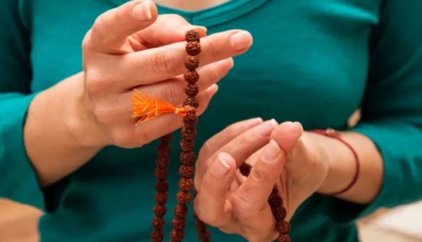 Disclaimer: वरच्या लेखातील माहिती ही प्राथमिक स्वरुपाची आहे. आम्ही या माहितीची पुष्टी करत नाही किंवा समर्थनही देत नाही. या लेखाच्या माध्यमातून अंधश्रद्धा पसरवण्याचा आमचा उद्देश नाही. तसेच आम्ही कोणताही दावा करत नाही. वरच्या लेखात दिलेल्या माहितीवरून कोणताही निर्णय घेण्याआधी त्या-त्या क्षेत्रातील तज्ज्ञांचा सल्ला आवश्य घ्या.  