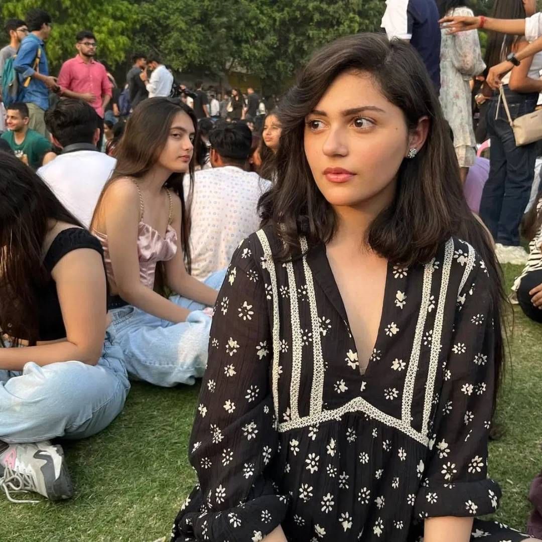 आज सगळीकडे सैयारा चित्रपटाची चर्चा आहे. सैयारा चित्रपट पाहून अनेक मुला-मुलींना रडू कोसळतय. सैयारा चित्रपटामुळे फेमस झालेली बॉलिवूड अभिनेत्री अनीत पड्डाचा जन्म एका पंजाब शीख परिवारात झाला. 