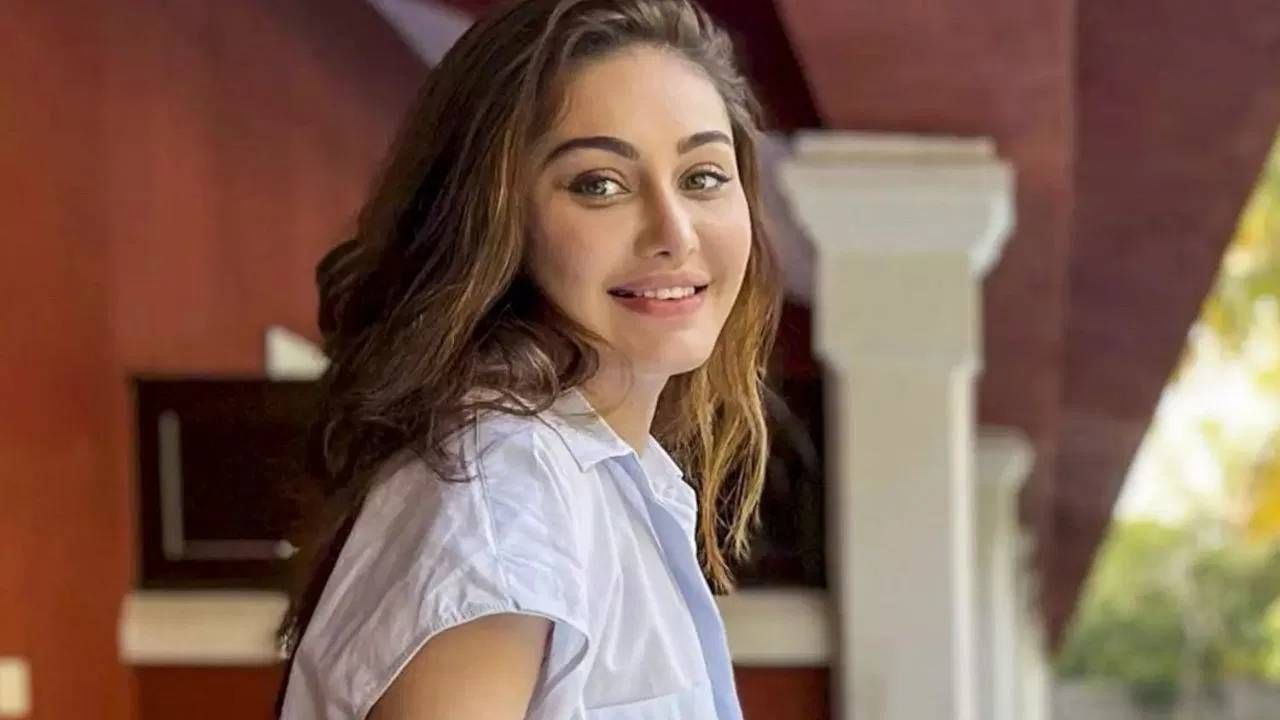 देशात आणि जगात वेगवेगळ्या जातींचे लोक राहतात. कोणत्याही व्यक्तीच्या नावापुढे एक विशेष नाव लिहिले जाते. ते आडनाव म्हणून ओळखले जाते. तर आज आपण जरीवाला आडनावाचा अर्थ काय ते जाणून घेऊ. 