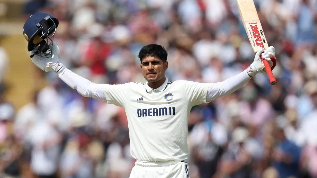 टीम इंडियाचा टेस्ट कॅप्टन शुबमन गिल याच्यासाठी 2025 हे वर्ष आतापर्यंत खास ठरलं आहे. शुबमनला गेल्या काही वर्षांत टीकेचा सामना करावा लागला. मात्र शुबमननसाठी गेली 6 महिने विशेष राहिली. शुबमनसाठी हे 6 महिने क्रिकेटर आणि वैयक्तिक आयुष्यात अविस्मरणीय राहिले. (Photo: PTI)