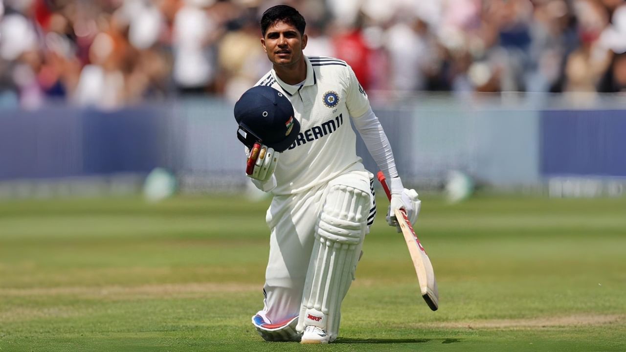 इंग्लंड विरुद्ध भारत यांच्यातील चौथा कसोटी सामना हा 23 जुलैपासून मँचेस्टरमध्ये खेळवण्यात येणार आहे. या सामन्यात भारतीय कर्णधार आणि फलंदाज शुबमन गिल याला मोठा विक्रम मोडीत काढण्याची संधी आहे. शुबमनला पाकिस्तानचा माजी फलंदाज मोहम्मद युसूफ याचा रेकॉर्ड ब्रेक करण्याची संधी आहे. (Photo Credit : Shubman Gill X Account)