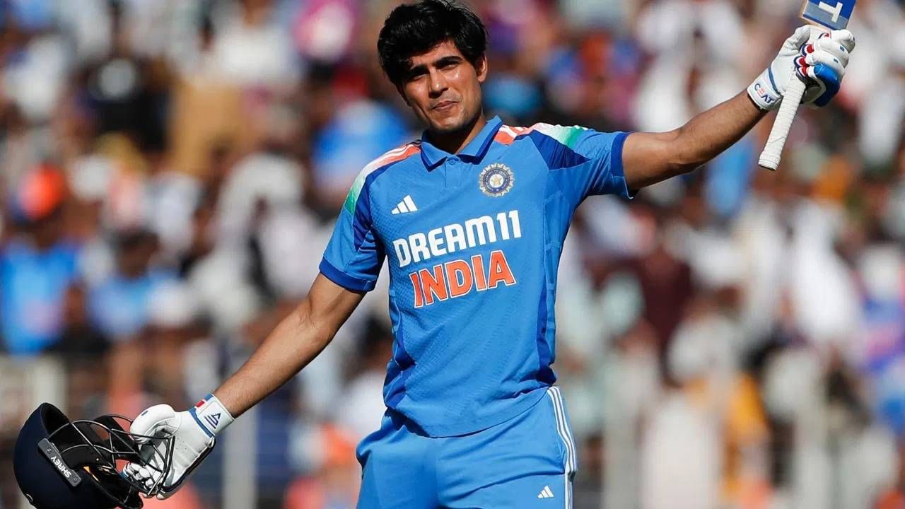 भारतीय कर्णधार शुबमन गिल या यादीत सहभागी झाला आहे. त्याने 2023 मध्ये न्यूझीलंडविरुद्ध वनडे क्रिकेटमध्ये 208 धावा केल्या होत्या. तसेच कमी वयात द्विशतकी खेळी करणारा फलंदाज ठरला होता. आता इंग्लंडविरुद्ध एजबेस्टनमध्ये 269 धावांची खेळी करत इतिहास रचला. (Photo-Surjeet Yadav/MB Media/Getty Images)