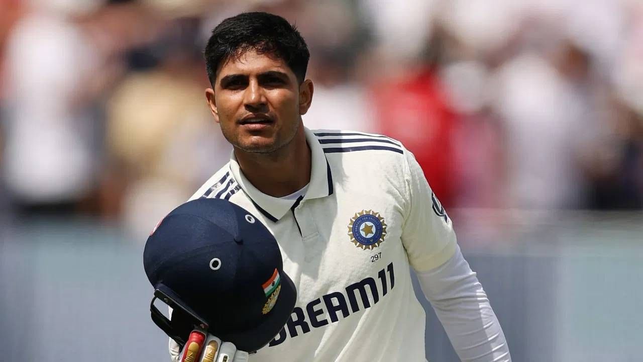 टीम इंडियाचा कर्णधार शुबमन गिलने इंग्लंडविरुद्ध एजबेस्टन कसोटी सामन्यात जबरदस्त फलंदाजी केली. या सामन्याच्या पहिल्या डावात 269 धावा करणाऱ्या गिलने दुसऱ्या डावात 161 धावांची खेली केली. या माध्यमातून त्याने एकाच सामन्यात 430 धावा केल्या आहेत.