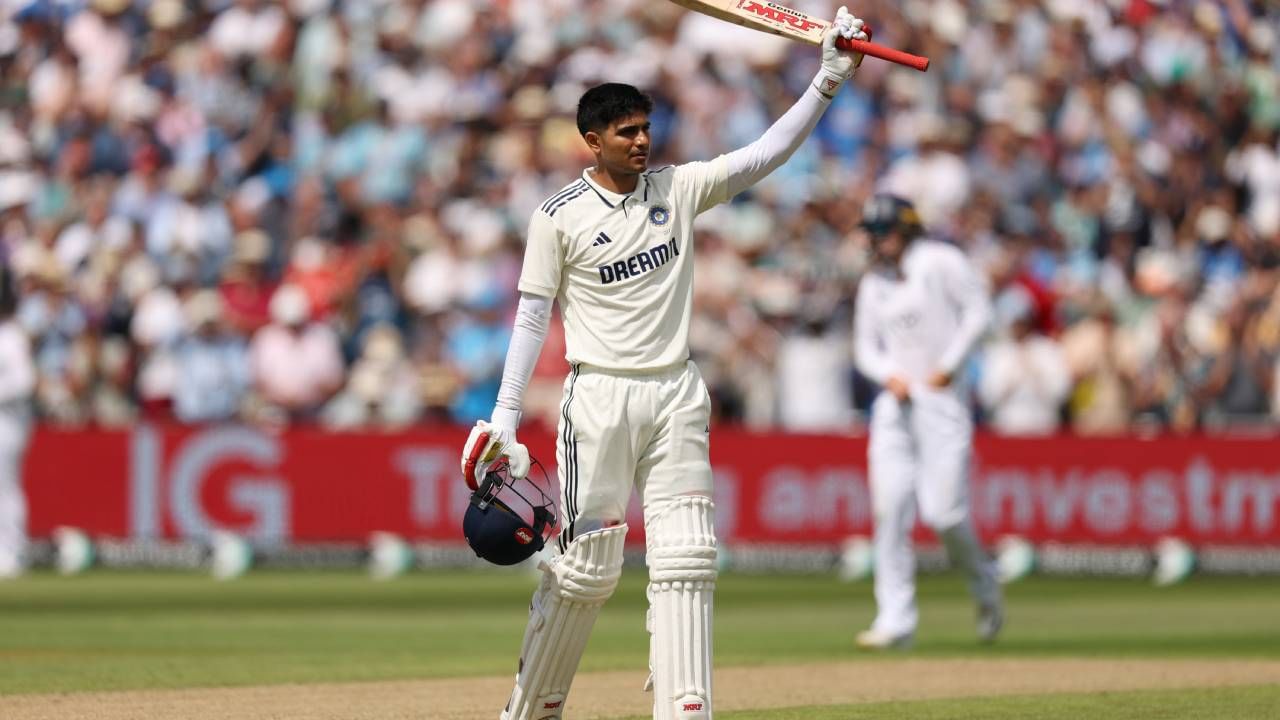 भारताच्या कसोटी कर्णधार म्हणून द्विशतक ठोकणाऱ्या खेळाडूंच्या यादीत विराट कोहली पहिल्या स्थानावर आहे. त्याने एकूण 7 द्विशतकं ठोकली आहेत. तर एमएके पतौडी, सुनील गावस्कर, सचिन तेंडुलकर, एमएस धोनी, शुबमन गिल यांनी प्रत्येकी एक द्विशतक ठोकलं आहे.