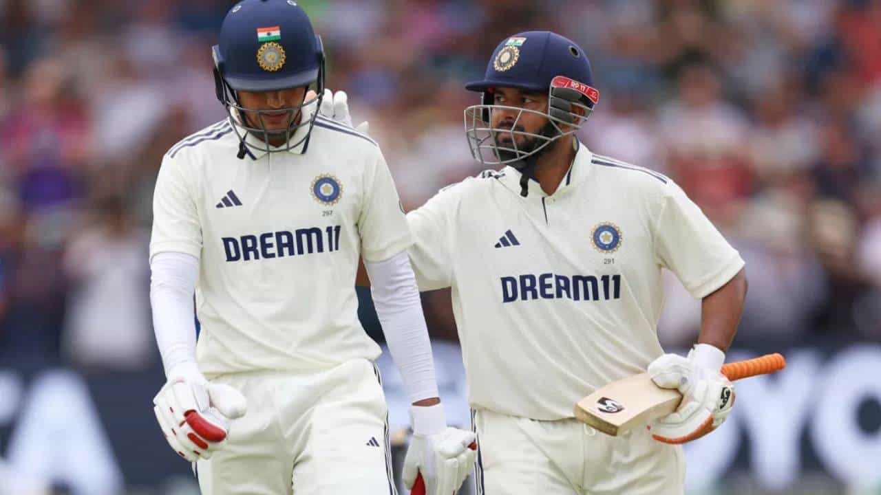 एजबेस्टन कसोटी सामन्यानंतर टीम इंडियाने लॉर्ड्सवर विजयासाठी कंबर कसली आहे. या सामन्यात कर्णधार शुबमन गिल आणि उपकर्णधार ऋषभ पंत या सामन्यात काही विक्रम आपल्या नावावर करू शकतात. ( Photo: PTI)