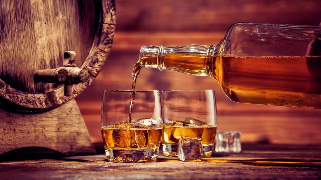 मात्र ही सिंगल माल्ट व्हिस्की कशी बनवतात? याबाबत व्हिस्की प्रेमींना कायम कुतूहल असतं. 