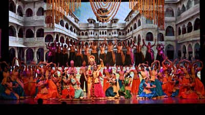 मुंबईत सीता चरितमच्या कार्यक्रमाने प्रेक्षकांची मने जिंकली, 5 मिनिटे टाळ्यांचा गडगडाट