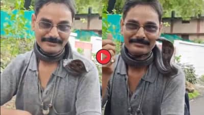 Video: चक्क नाग गळ्यात गुंडाळून बाइकवरुन चालला होता, वाटेतच होत्याचं नव्हतं झालं