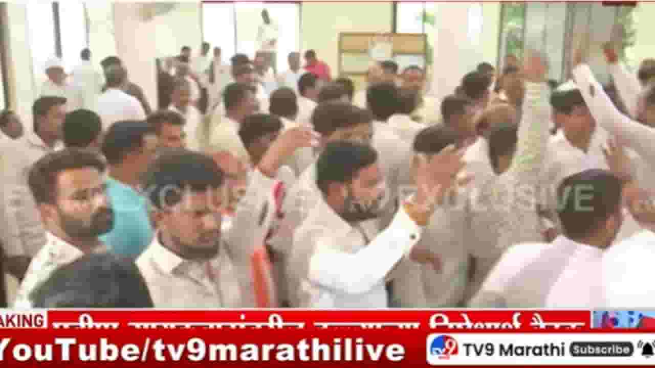 Solapur : मुद्द्यांची चर्चा गुद्द्यांवर! मराठा समाजाच्या बैठकीत गोंधळ अन् हाणामारी